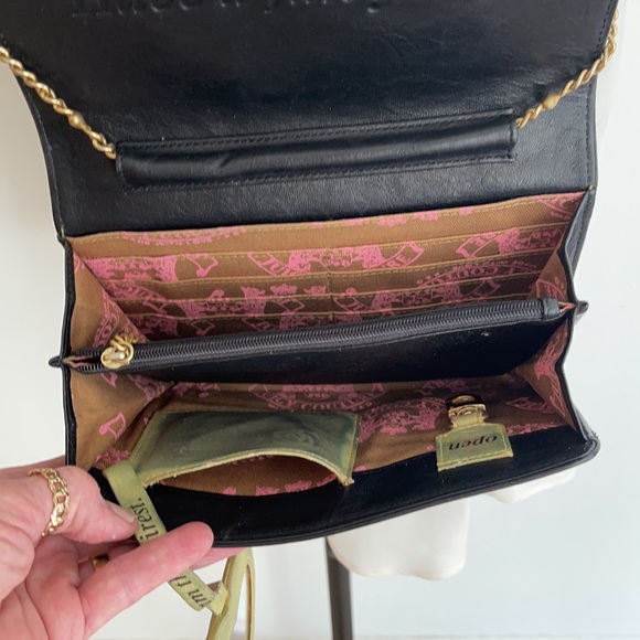 “Juicy Couture” Black Leather Crossbody Purse. Perfect for Date Night ! - Picture 3 of 8